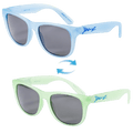 Solbrillene for barn 4-10. Skifter farge fra blå til grønne når barnet er i solen.