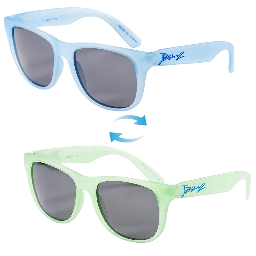 Solbrillene for barn 4-10. Skifter farge fra blå til grønne når barnet er i solen.