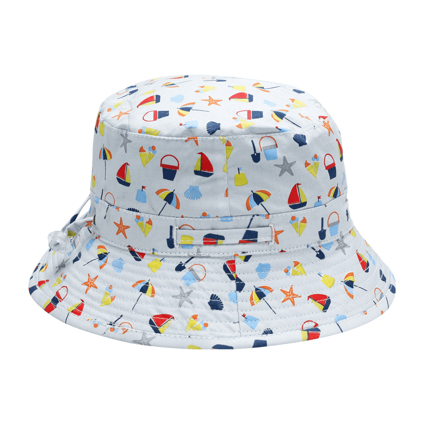 Solhatt med UPF50+ solbeskyttelse - Lys blå med strandmotiv (Banz Seaside)