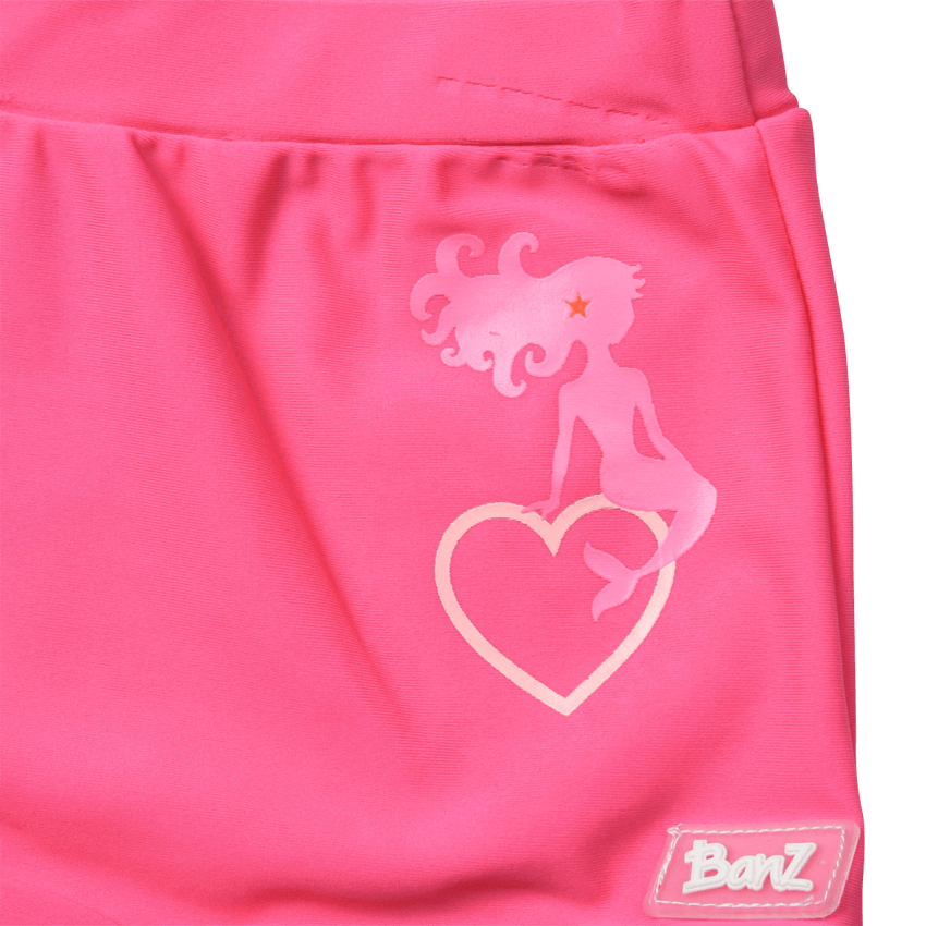 Badebukse i rosa med UV-beskyttelse (Banz Pink Mermaid Shorts)